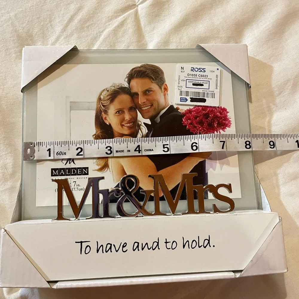 Malden 'Mr & Mrs' Wedding Photo Frame, Silver Script Accent,‎ 5x7 Photo, NWT